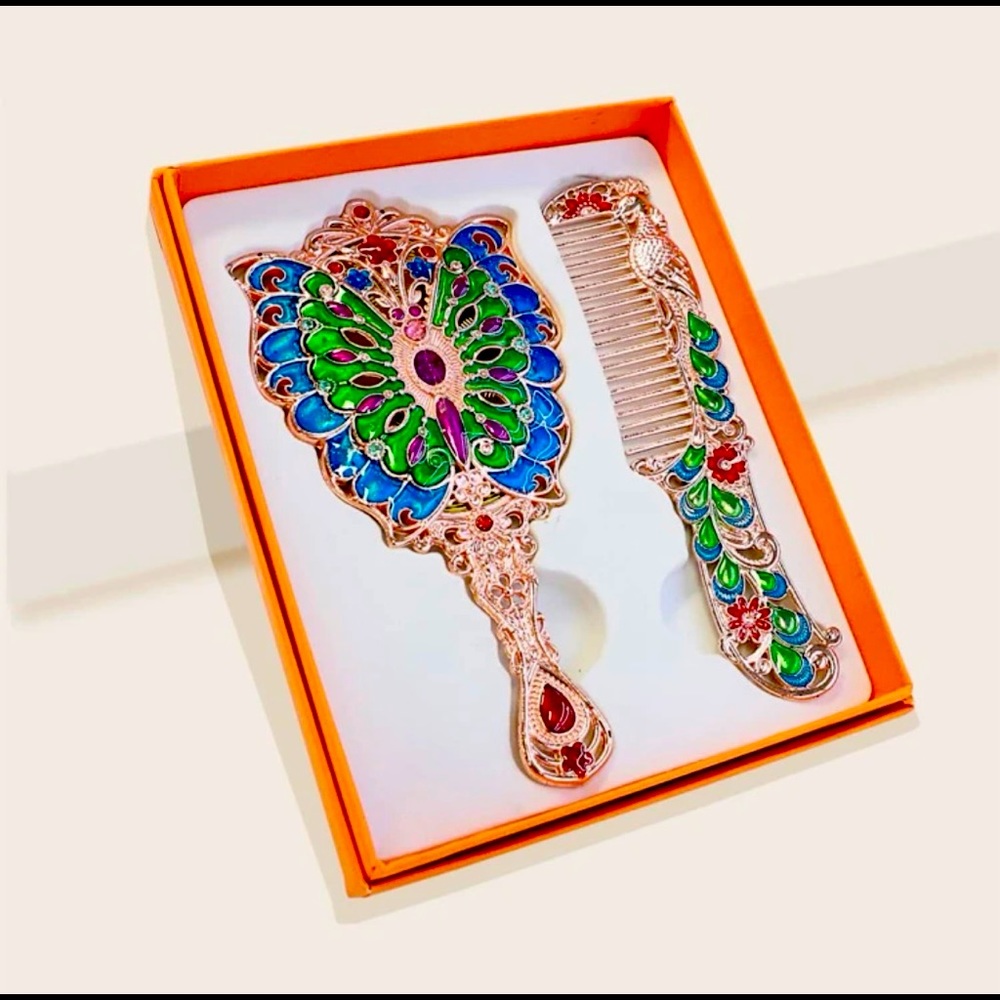Vintage comb and mirror
